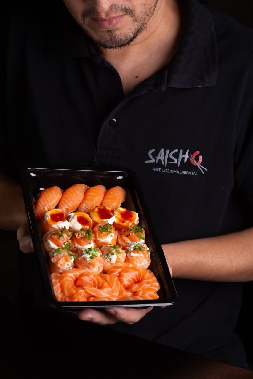 Apresentação de sushi da cozinha Saisho Ani